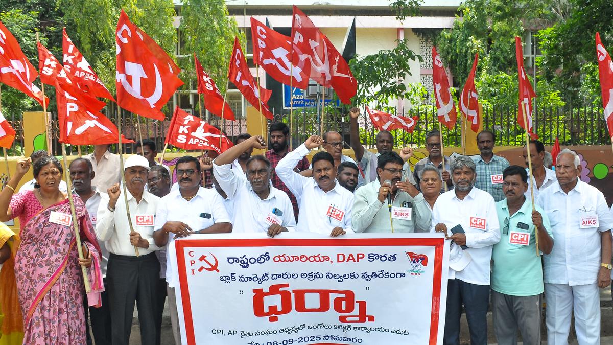 CPI, farmer leaders demand government to take steps against shortage of urea
