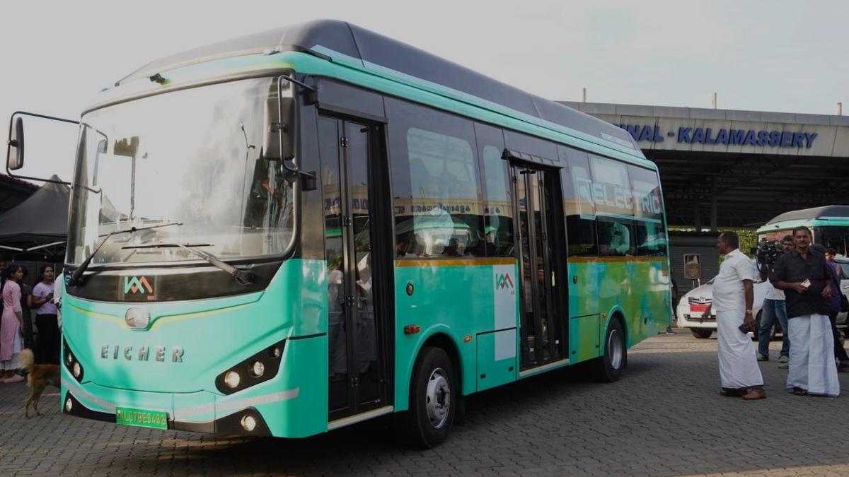 Kochi metro’s electric feeder buses rake in ₹1.18 lakh on January 16