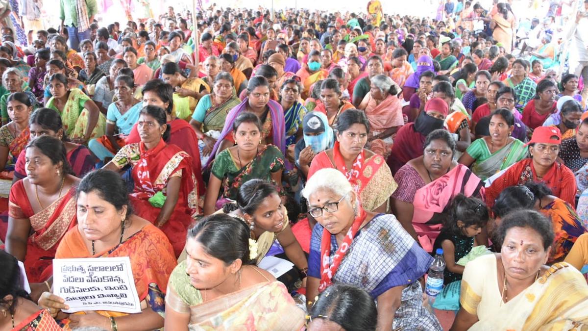 CPI(M) stages dharna over distribution of house sites to poor in Anantapur