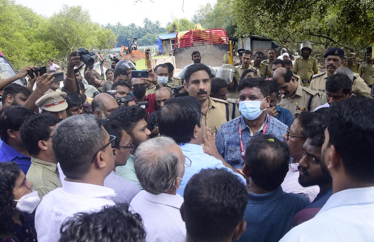 Protests at Kothi as Kozhikode Corporation begins work on STP