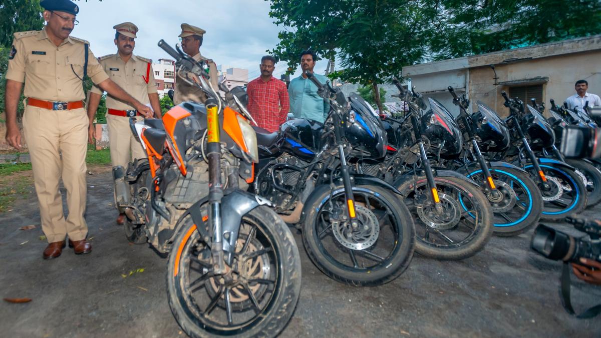 Ongole police catches three youngsters, recovers 19 motorcycles worth ₹13.50 lakh