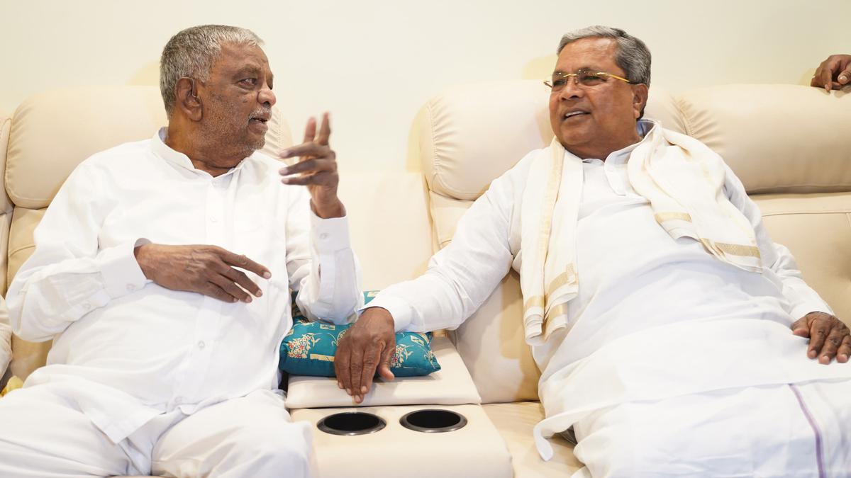 Siddaramaiah’s meeting with Srinivas Prasad fuels political speculation