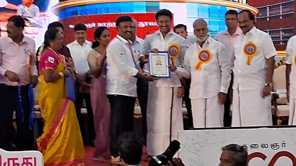 ‘Vivasayam Kappom’ campaign wins him Best Teacher Award