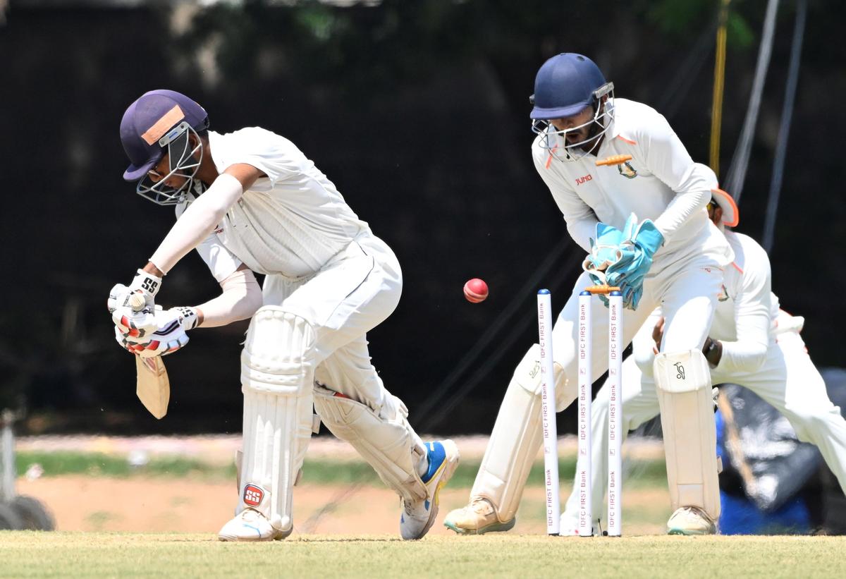 Tamil Nadu’s Andre Siddarth was bowled by
Karnewar of Vidarbha.