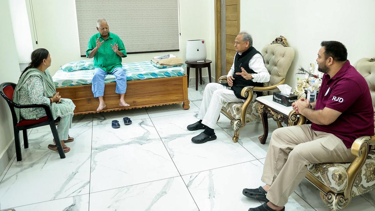 Bihar Assembly election LIVE: Mahagathbandhan 'fully united', says Ashok Gehlot ahead of key press meet