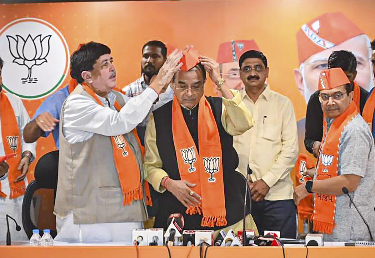 Gujarat Congress veteran Mohansinh Rathwa joins BJP, a few more MLAs likely to follow suit