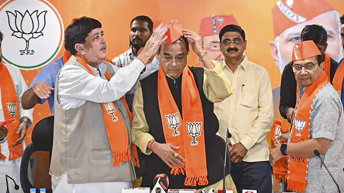 Gujarat Congress veteran Mohansinh Rathwa joins BJP, a few more MLAs likely to follow suit