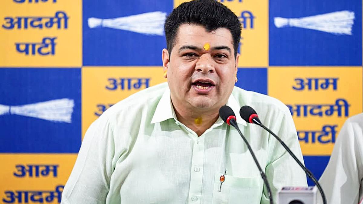 MCD failing to check illegal construction: AAP