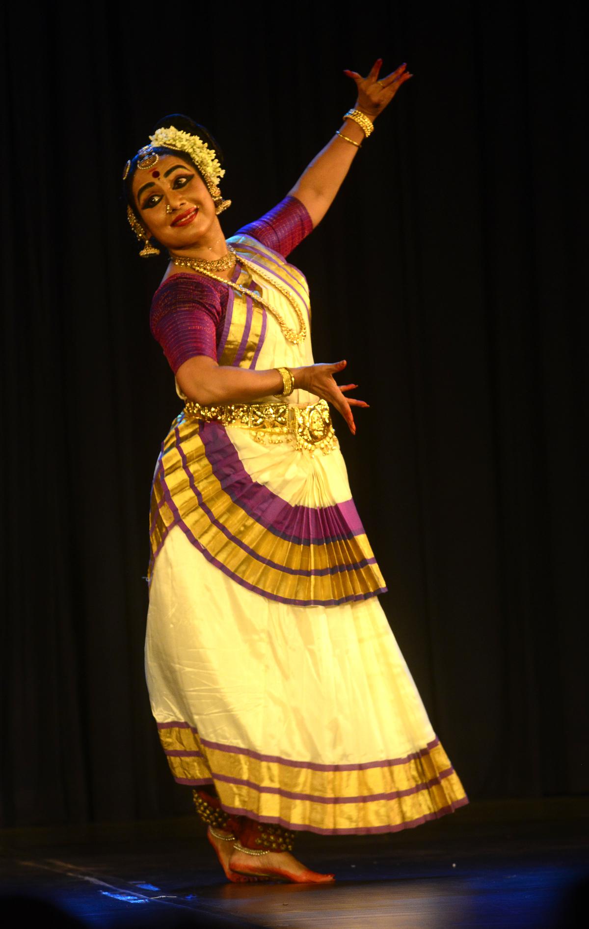 Mohiniyattam Dance Stock Photos, Images & Pictures