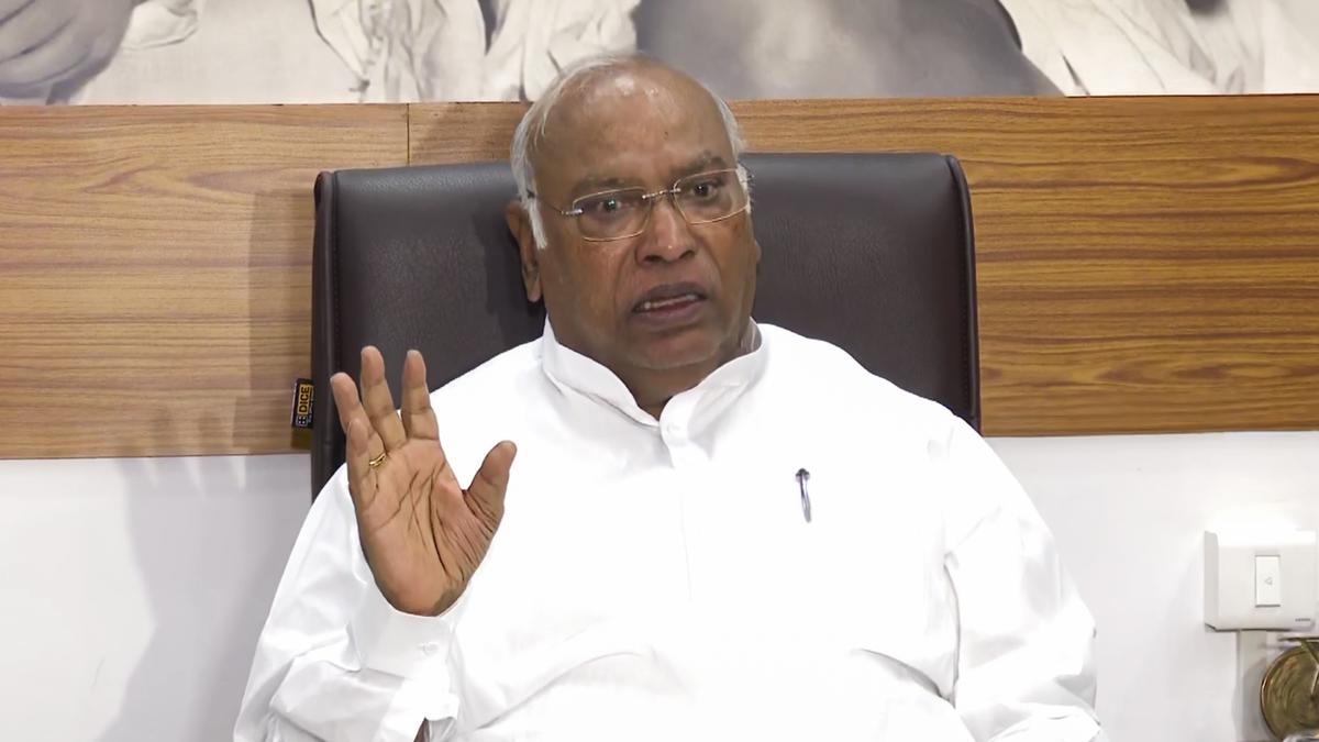 Congress to review Lok Sabha poll debacle in Karnataka on July 30