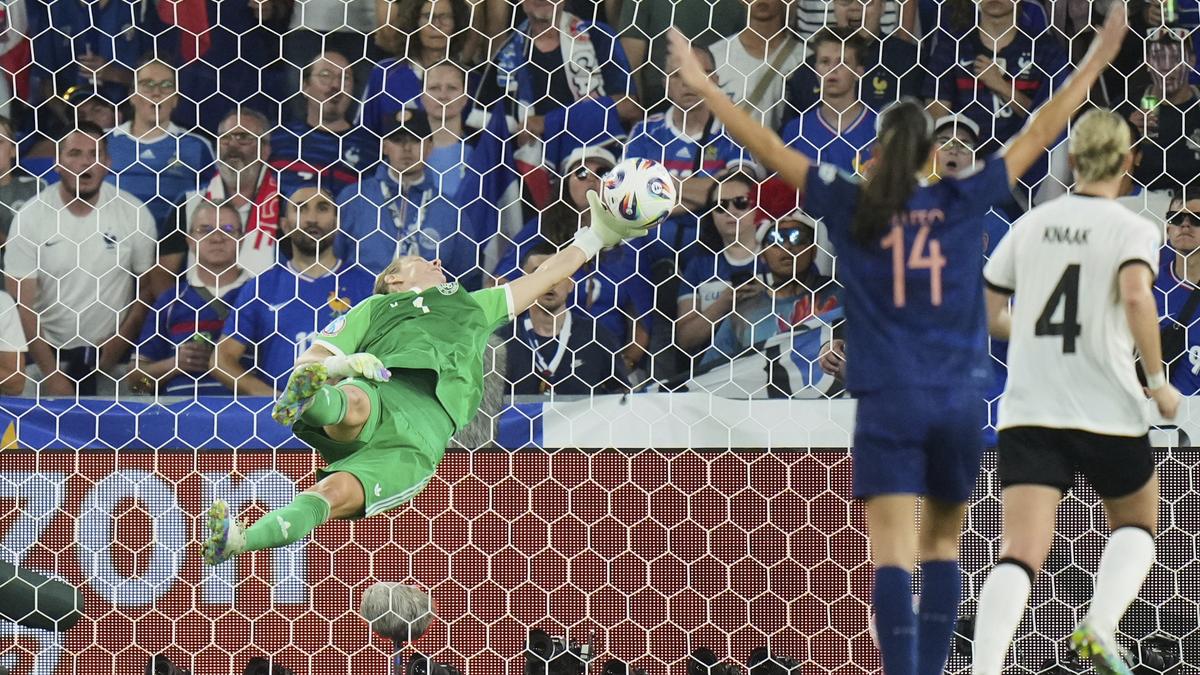 Germany through to Women’s Euro semis after shootout win over France