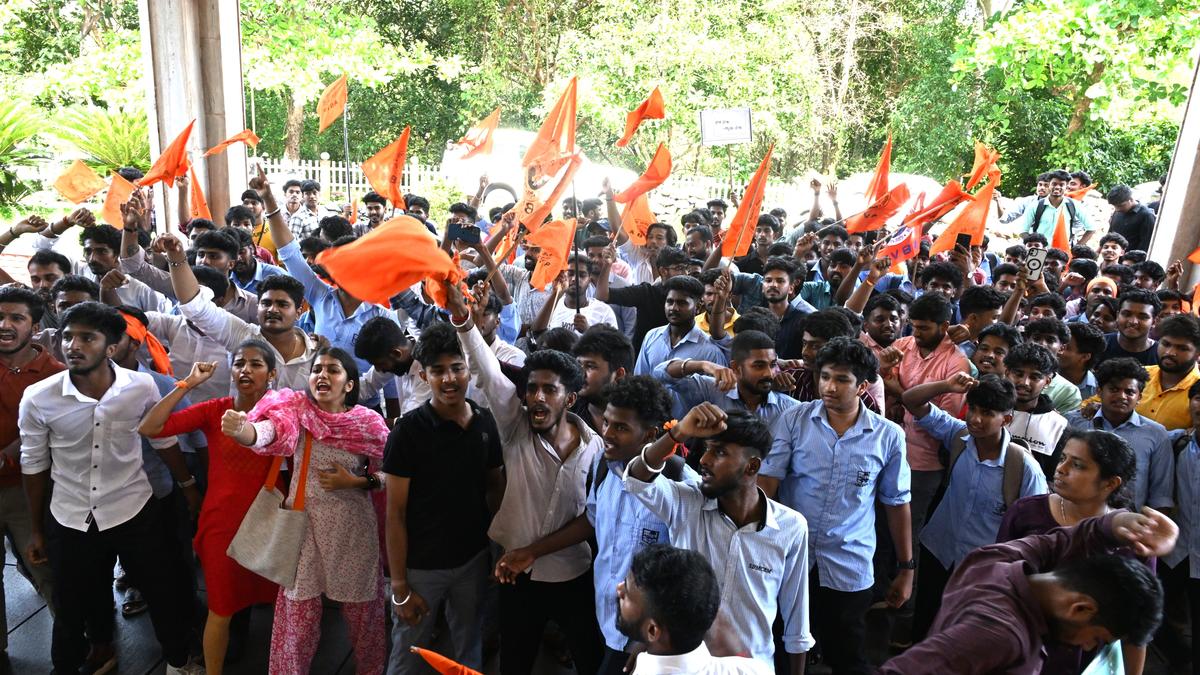 Led by ABVP, students protest against Mangalore University hiking exam-related fees