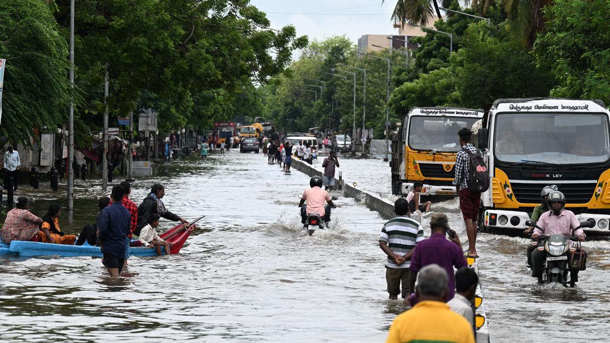 https://th-i.thgim.com/public/incoming/94n0tu/article68762147.ece/alternates/LANDSCAPE_1200/BUSINESS%20WORKERS%20MONSOON%20RAINWATER%20BOAT%20VEHICLE%20WADING_02.jpg