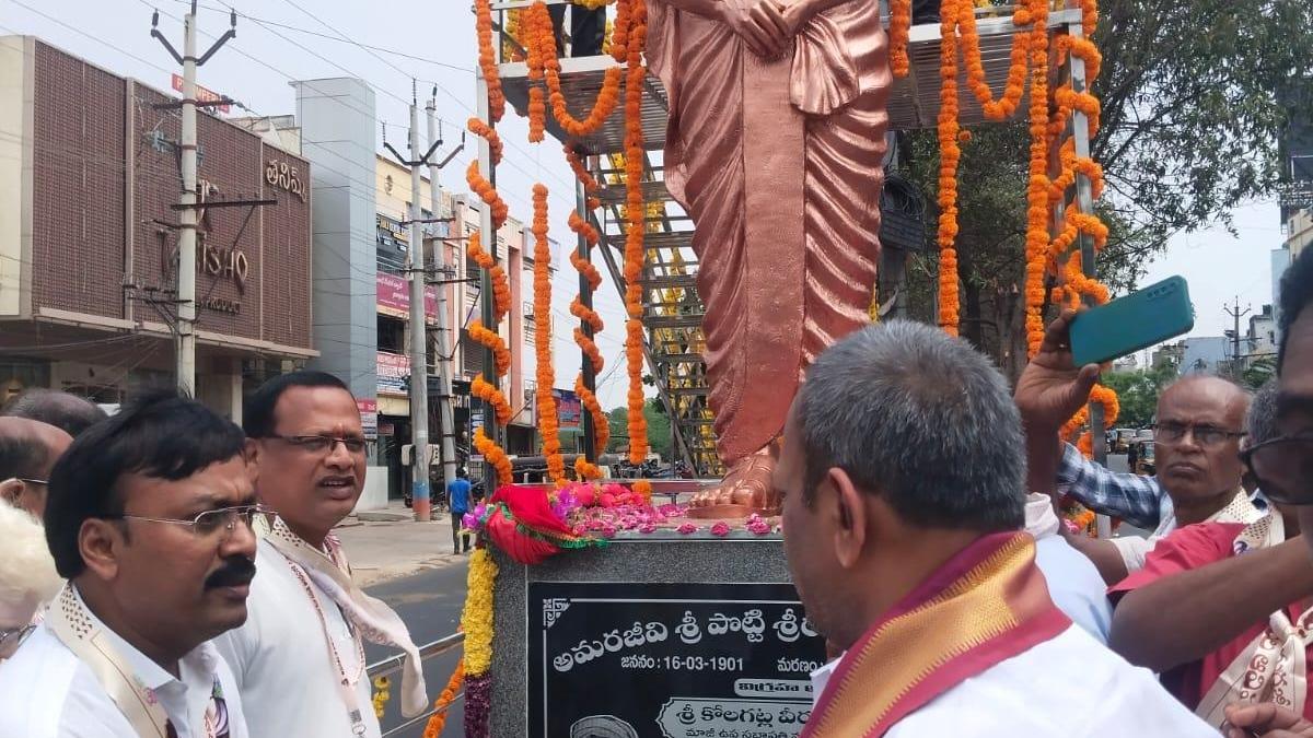 10-foot-tall statue of Potti Sriramulu unveiled in Vizianagaram
