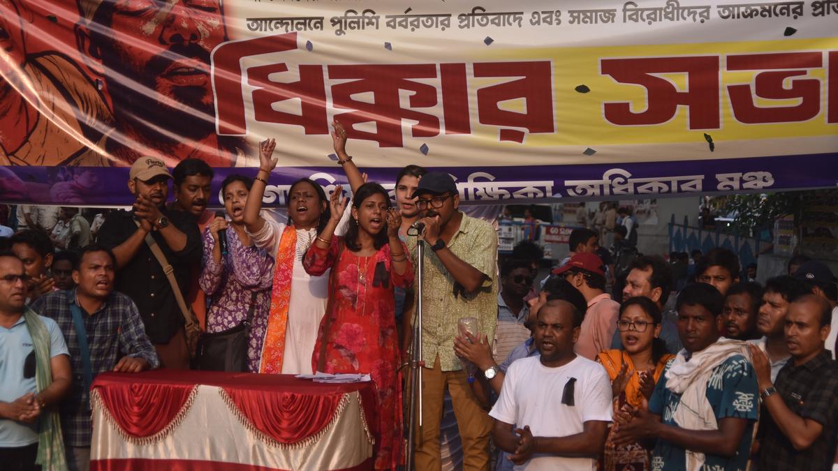 Protesting teachers to hold meeting with Bengal education department officials on May 26