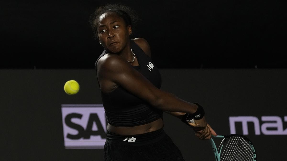 Coco Gauff overcomes 17 double-faults and a deficit at the WTA Finals to beat Marketa Vondrousova