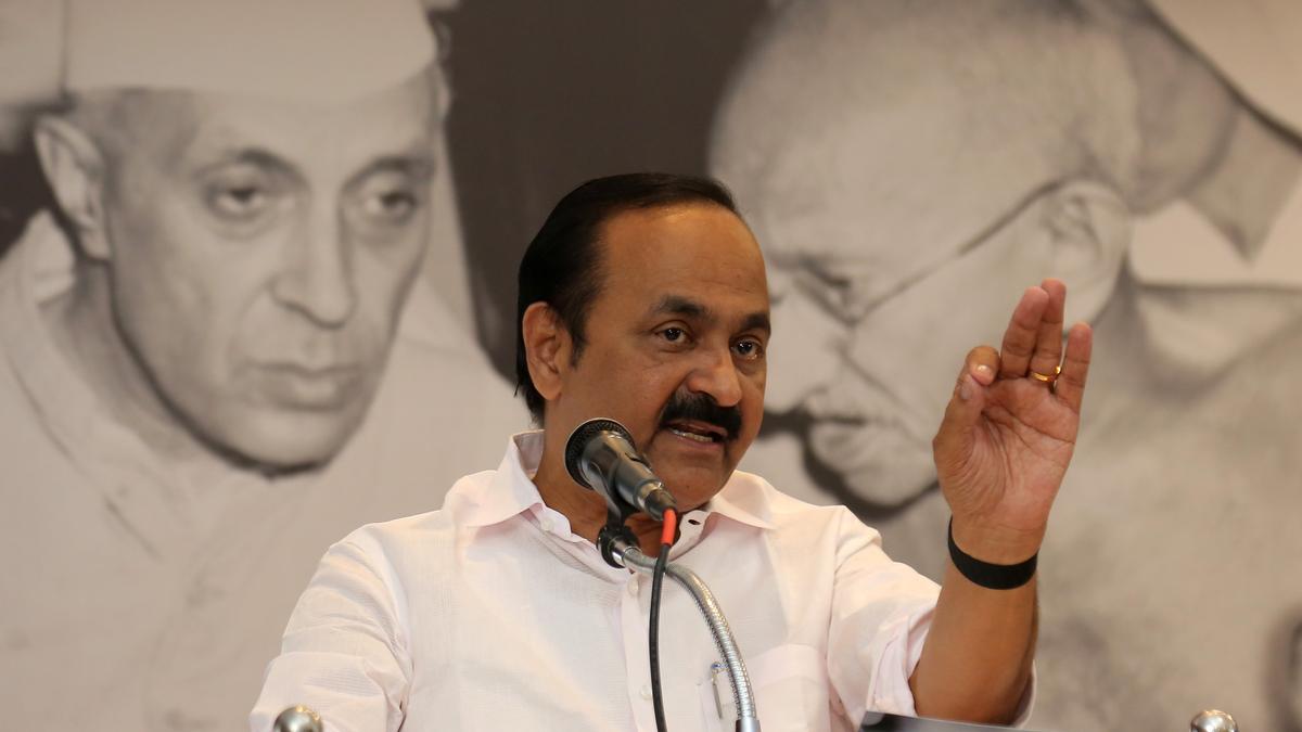 Satheesan demands Minister Vasavan’s resignation, cites Kerala High Court observations on Sabarimala gold allegations