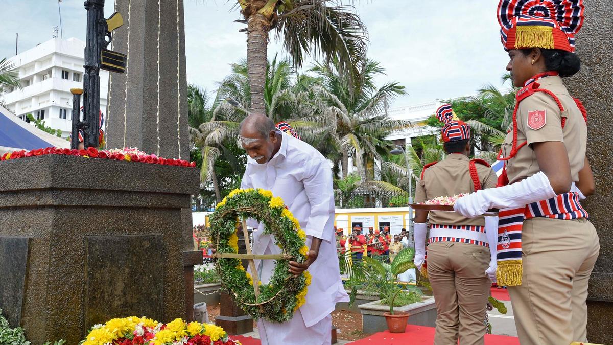 Tributes paid to soldiers on Kargil Vijay Diwas