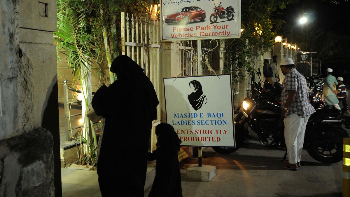 ‘Women at taraweeh prayer extremely undesirable’: Islamic seminary issues fatwa