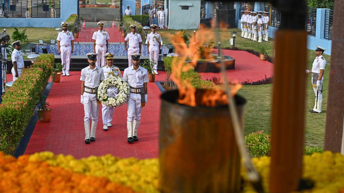 Rich tributes paid to 1971 war heroes on Navy Day