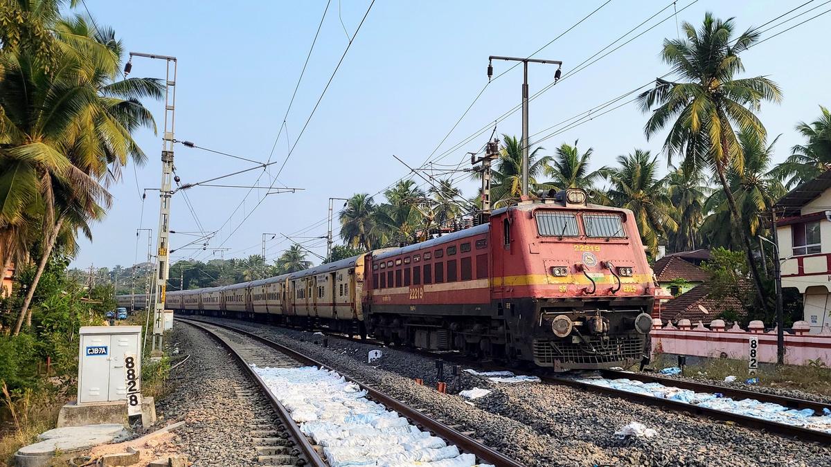 Three coaches of Secunderabad-Shalimar Superfast Express derail near Howrah