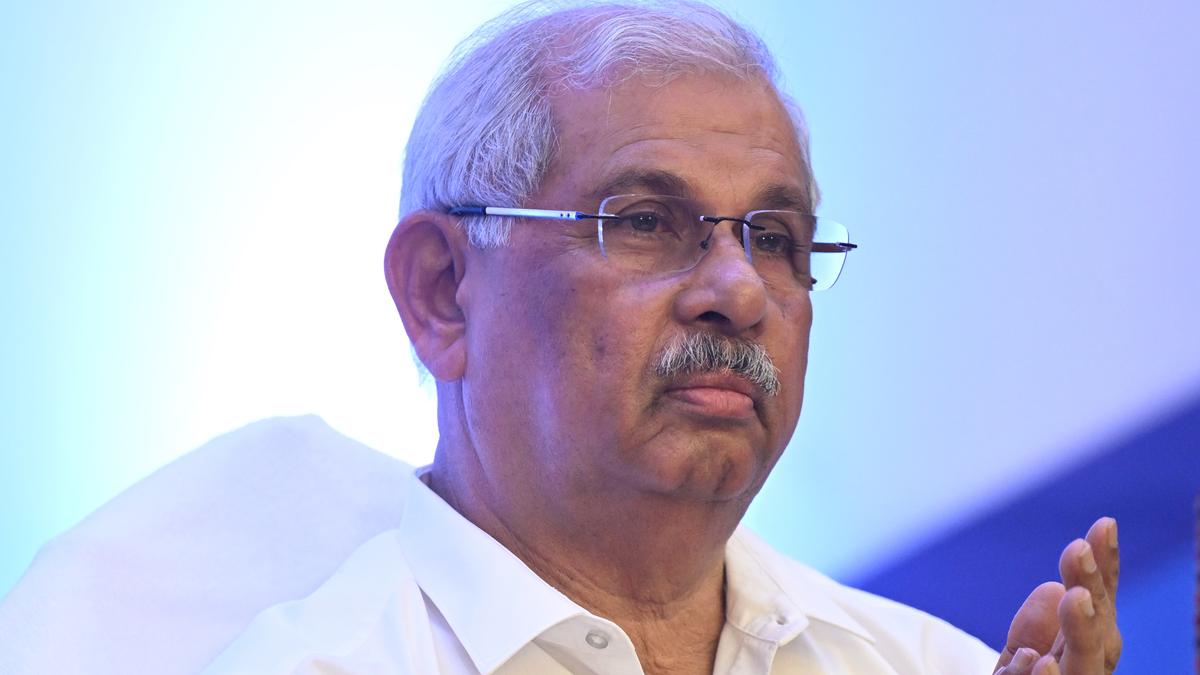 Kerala Governor objects to SFI banner against Savarkar on Calicut varsity campus