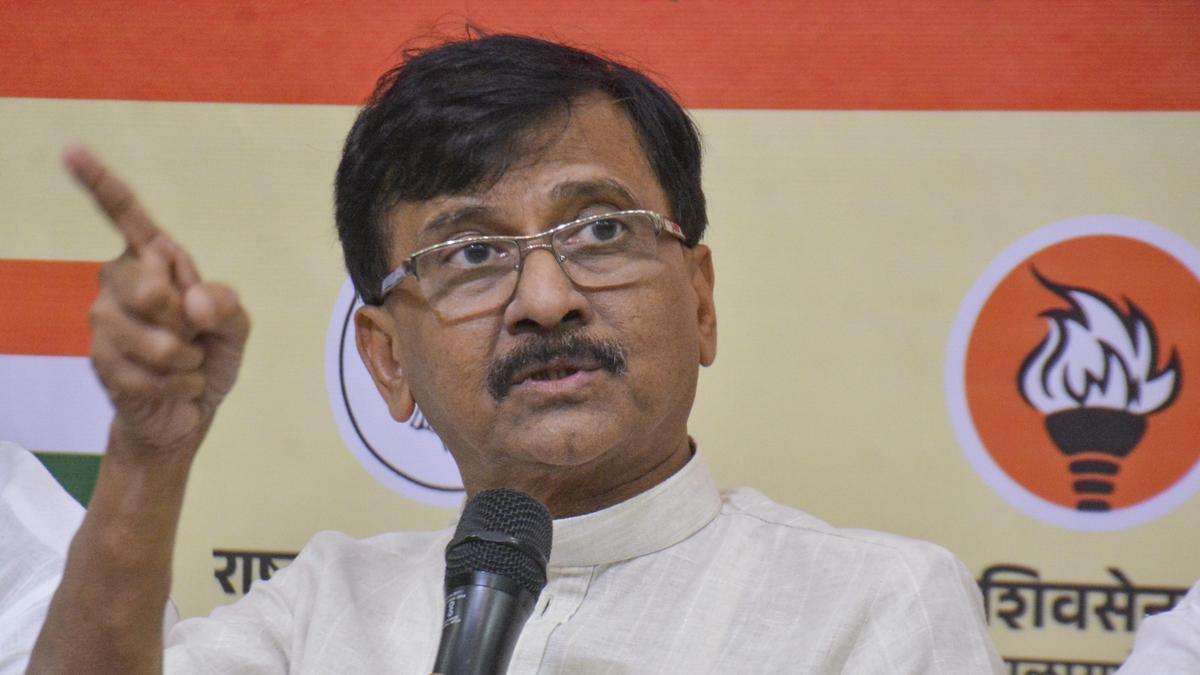 Pemain kriket India yang tidak berjabat tangan dengan pemain kriket Pakistan disebut ‘dadagiri’ oleh BJP, kata Raut