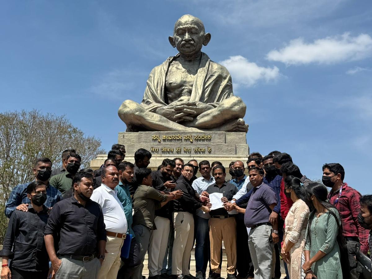 Journalists submit a representation to K.V. Prabhakar, Media Advisor to the Chief Minister of Karnataka, who assured that their concerns regarding the directives issued by the Department of Personnel and Administrative Reforms (DPAR) restricting media access within the State secretariat, would be looked into and that the contents of the circular would be reviewed, on February 20, 2026.