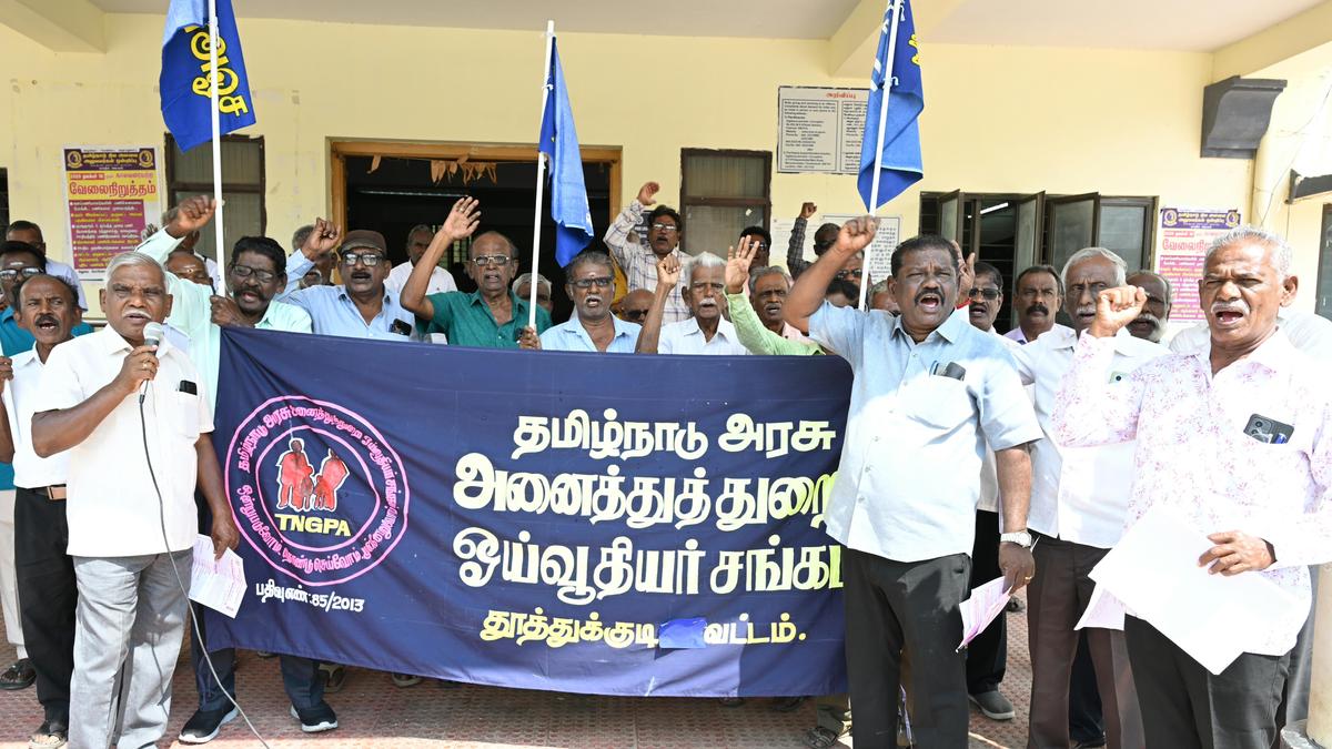 Pensioners stage demonstration demanding additional 10% pension for those who crossed 70 years