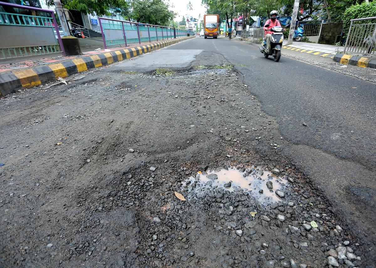 The GCDA-owned Kaloor- Kadavanthra Road has turned from bad to worse during the past couple of months due to the inordinate delay in executing pre-monsoon maintenance works and resurfacing.
