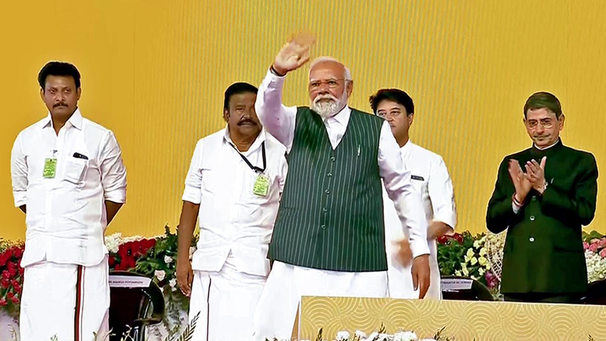 Modi pays tribute to prominent departed citizens of Tamil Nadu at Tiruchi meet