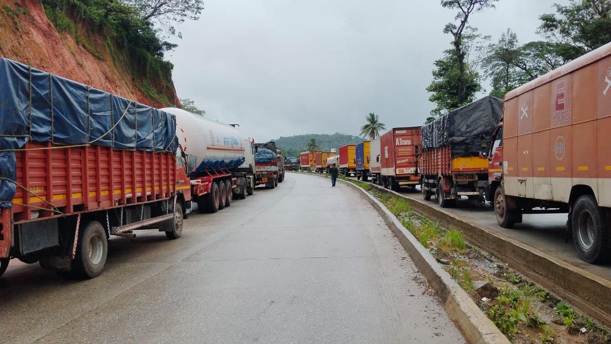 Landslips near Sakleshpur disrupt vehicular movement on Bengaluru-Mangaluru highway