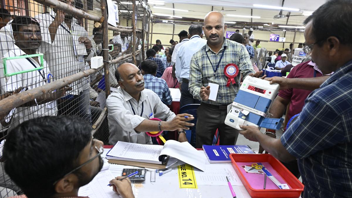 Defective EVMs cause delays at counting centres in Chennai North and South constituencies