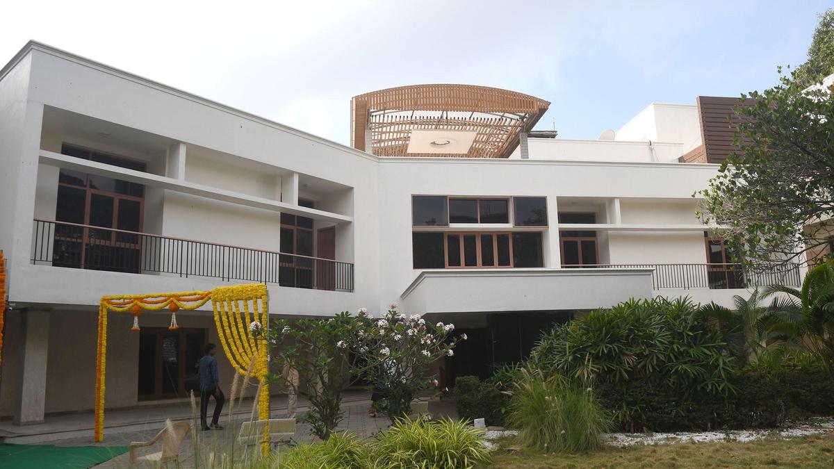 Jayalalithaa’s residence Veda Nilayam will be auctioned if tax dues not paid: I-T department tells Madras High Court