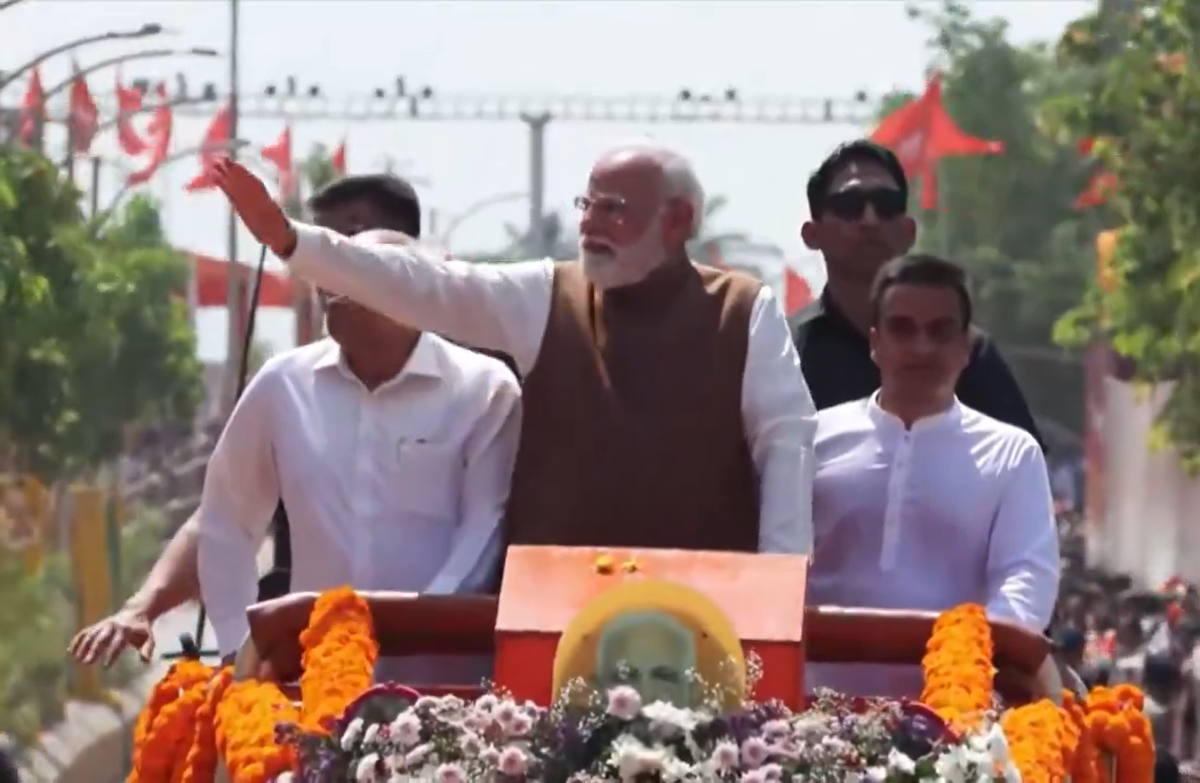 A large number of people lined up along the nearly 1.5-km route from the helipad to Veer Hamirji Circle near the famous Somnath temple to greet PM Modi. Photo: X/@PTI_News A large number of people lined up along the nearly 1.5-km route from the helipad to Veer Hamirji Circle near the famous Somnath temple to greet PM Modi. Photo: X/@PTI_News