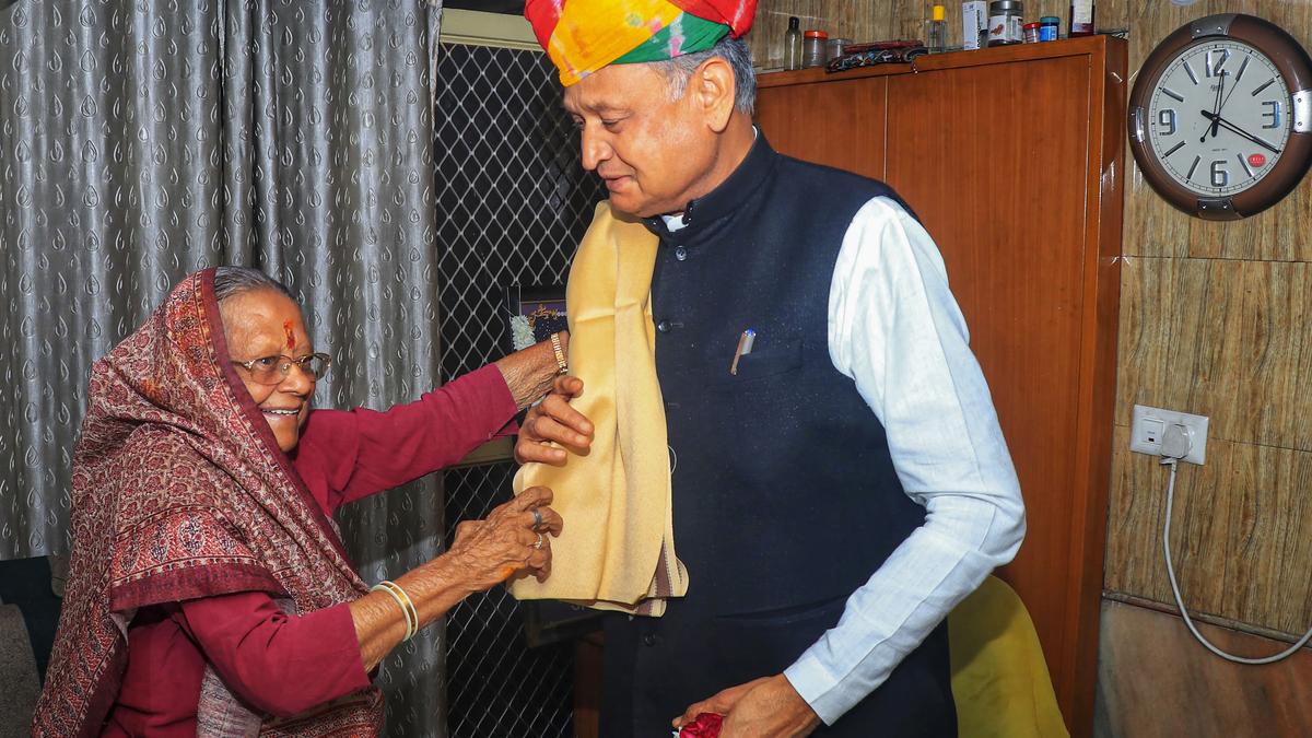 Gehlot’s meeting with octogenarian BJP MLA generates interest in political circles