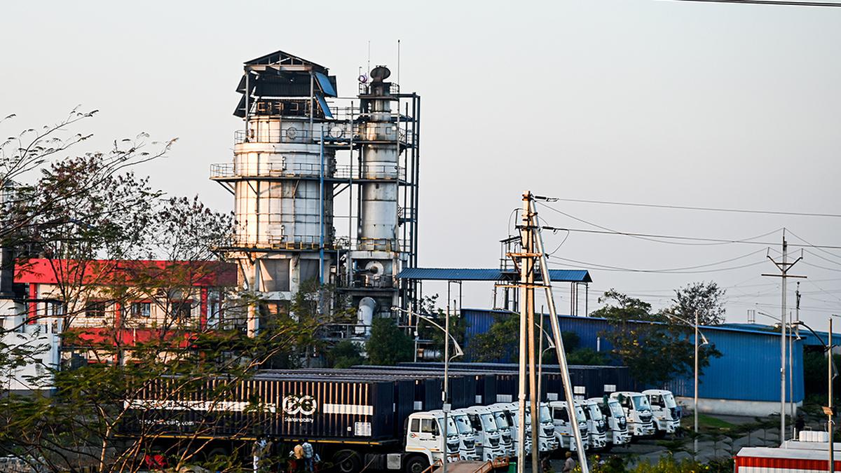 Unloading of Union Carbide waste begins in M.P. town