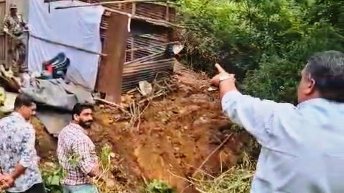 CPI functionary threatens revenue officials in Devikulam