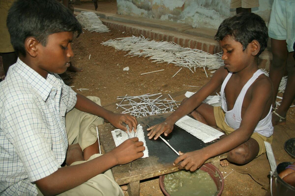 Not only do they work from home in even more exploitative long hours, but are also poorly paid, as payment depends on the number of pieces manufactured. Not only do they work from home in even more exploitative long hours, but are also poorly paid, as payment depends on the number of pieces manufactured.