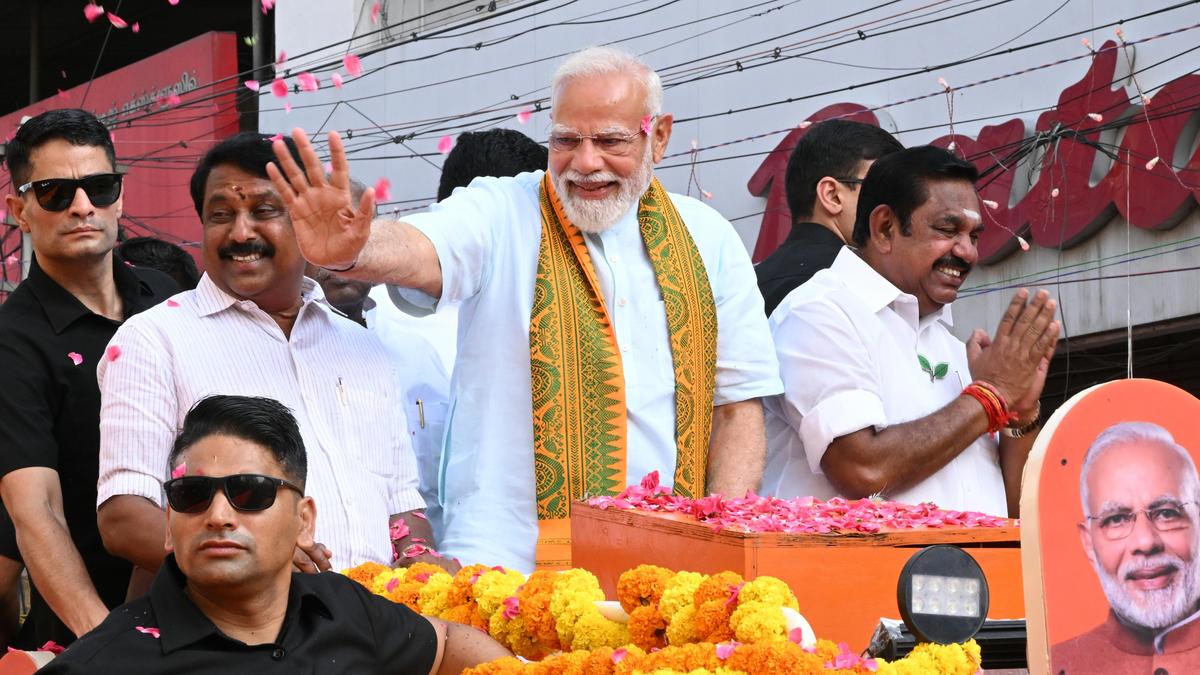 Modi holds roadshow in Nagercoil