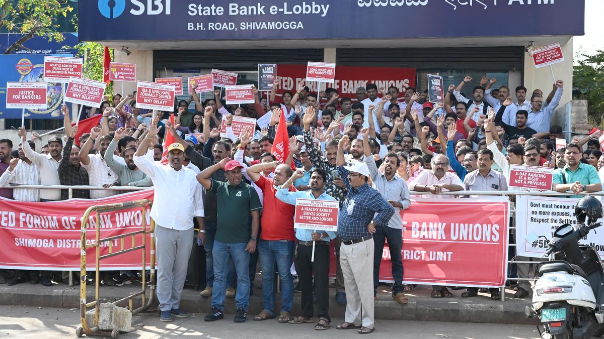 Bank employees stage protest in Shivamogga demanding five-day work week