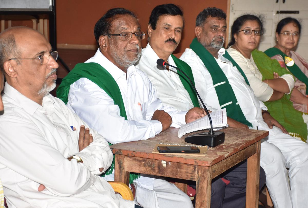 Stakeholders take stock of farmers’ movement in Karnataka and the way forward
