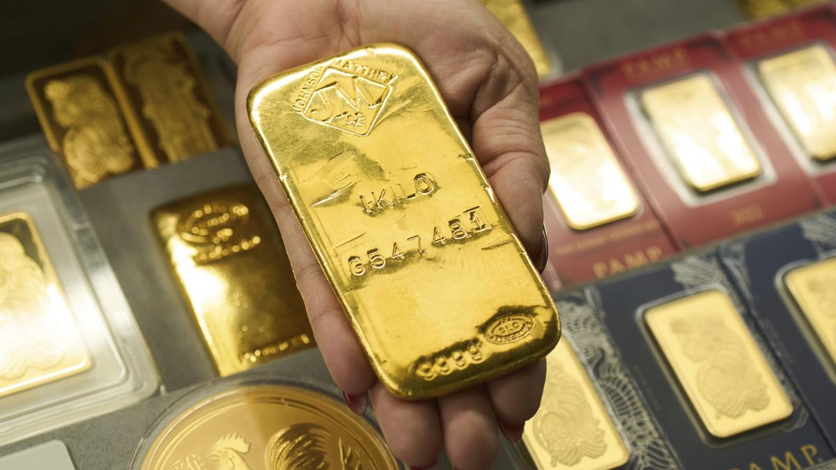 Gold futures rise ₹824 to ₹95,665/10g