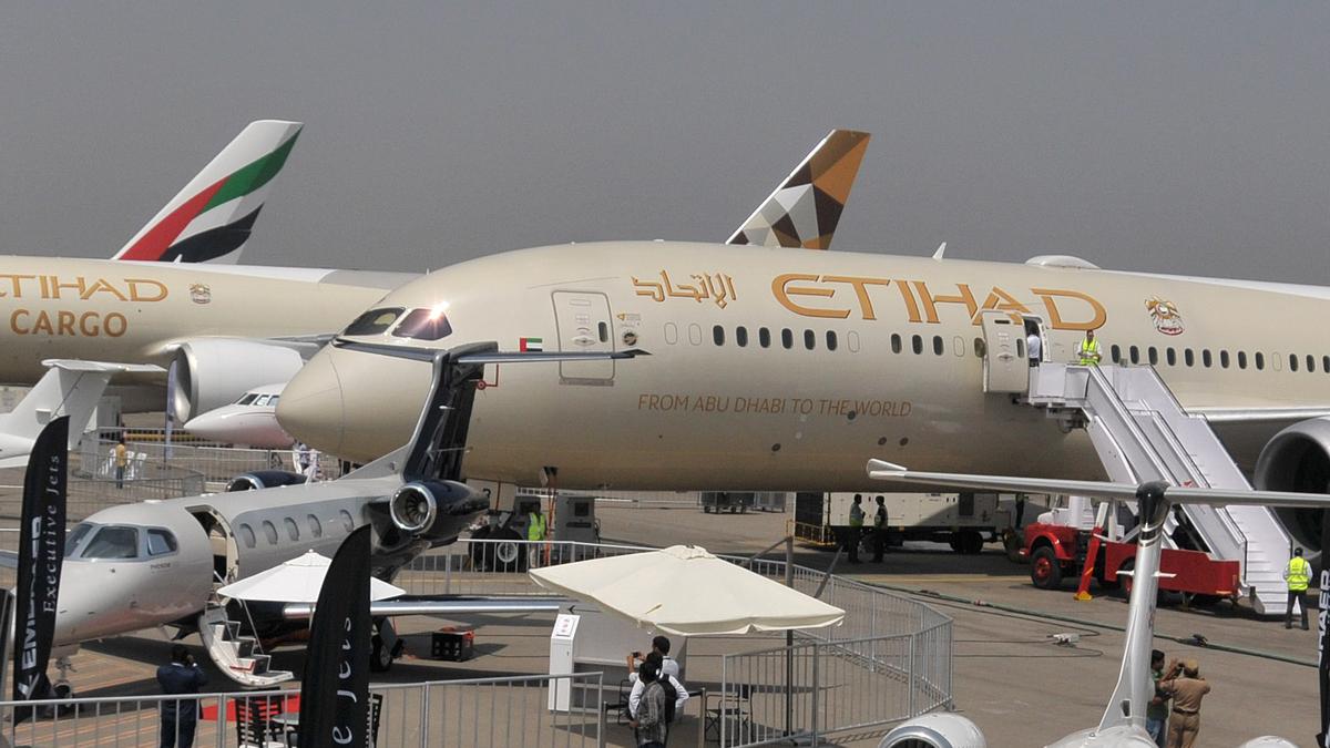 Etihad asks pilots to exercise caution with fuel control switches on Boeing 787s, orders their inspection