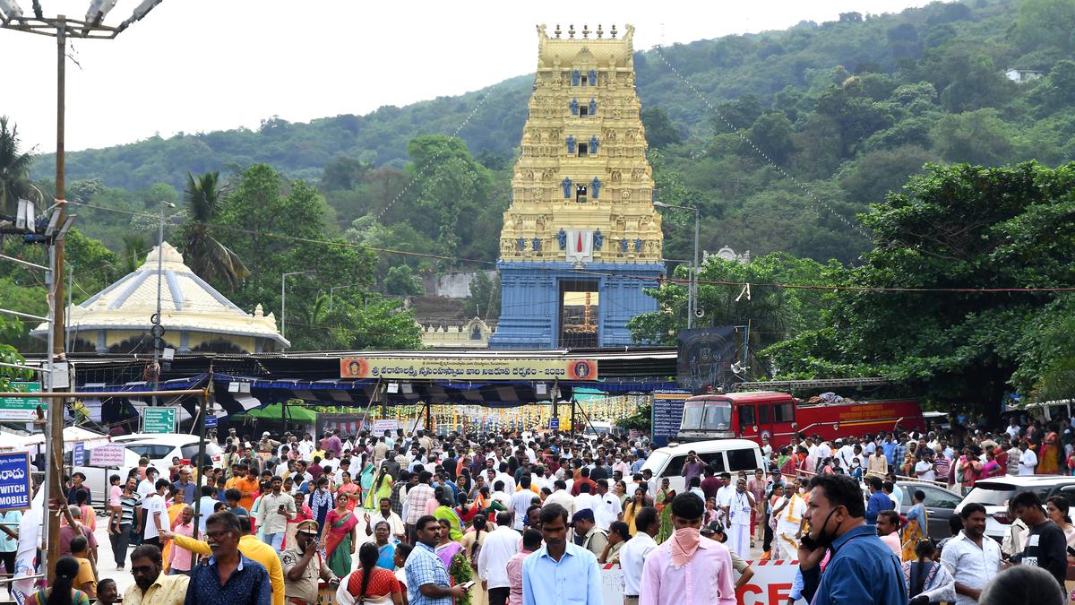 Video of ‘Nijaroopa Darshan’ rituals at Simhachalam temple goes viral on social media