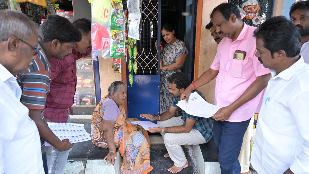 Distribution of enumeration forms under SIR begins in central districts