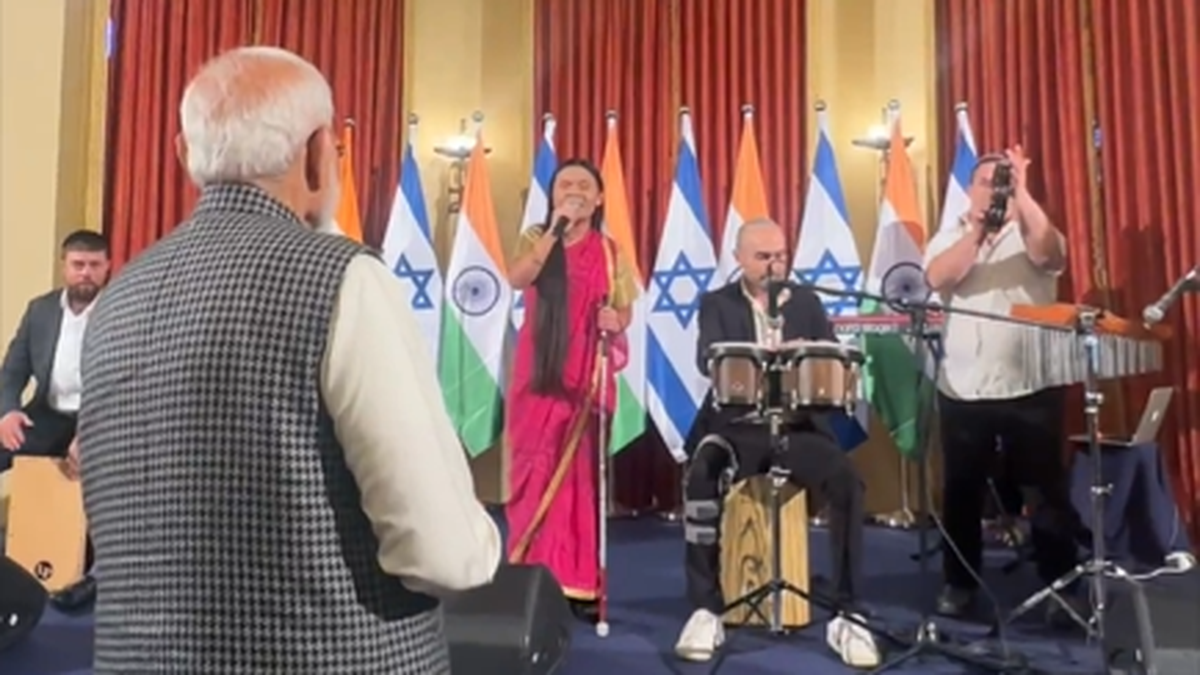 PM Modi in Israel pays respects at Holocaust Memorial Yad Vashem | LIVE