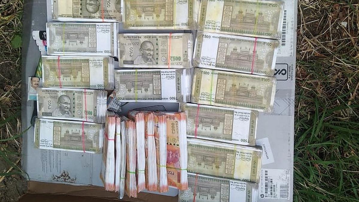 Gang pays ₹25,000 for fake currency with face value of ₹1 lakh, caught by Bengaluru police