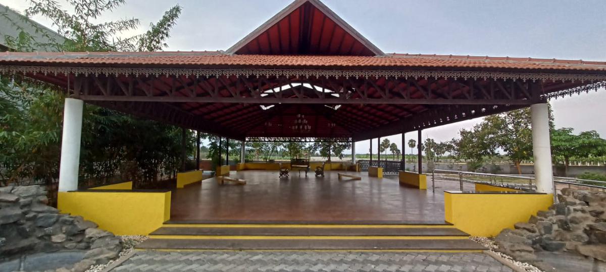 The gazebo is spread over 2000 square feet