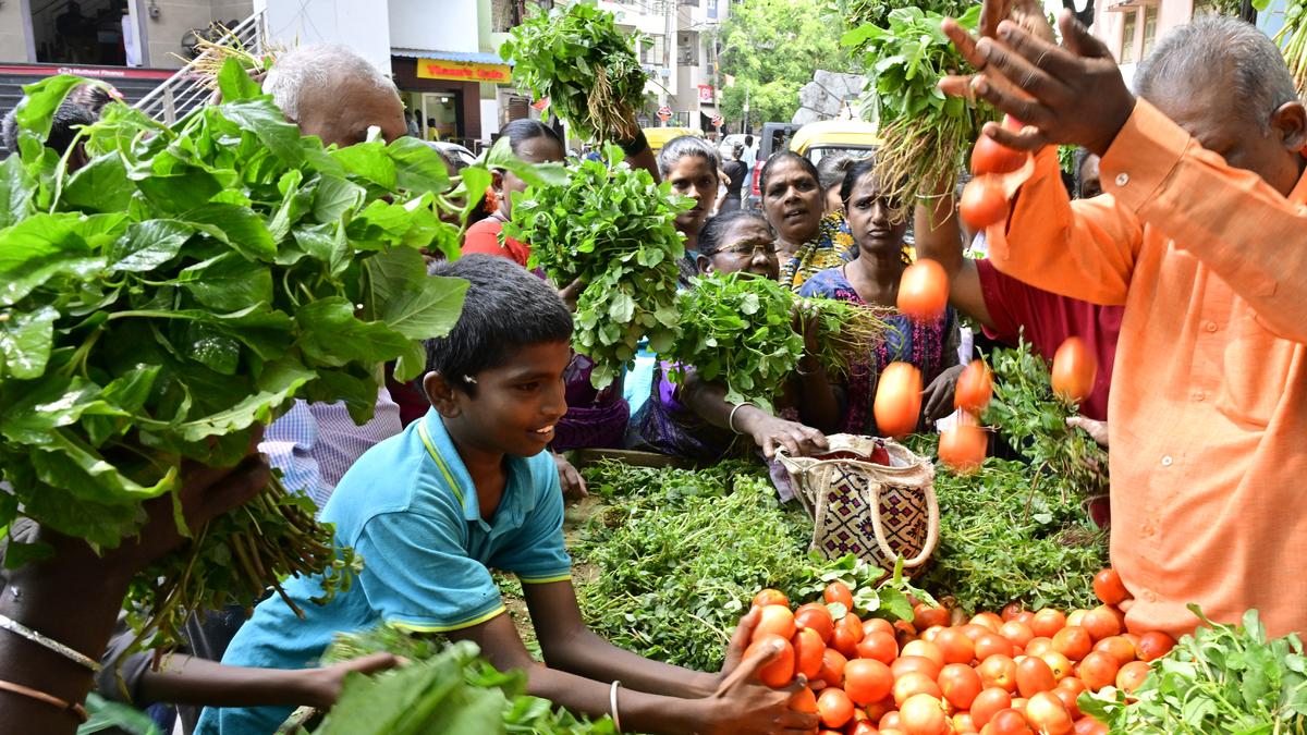 Many vegetables breach ₹100 per kg mark in Bengaluru as weather plays spoilsport